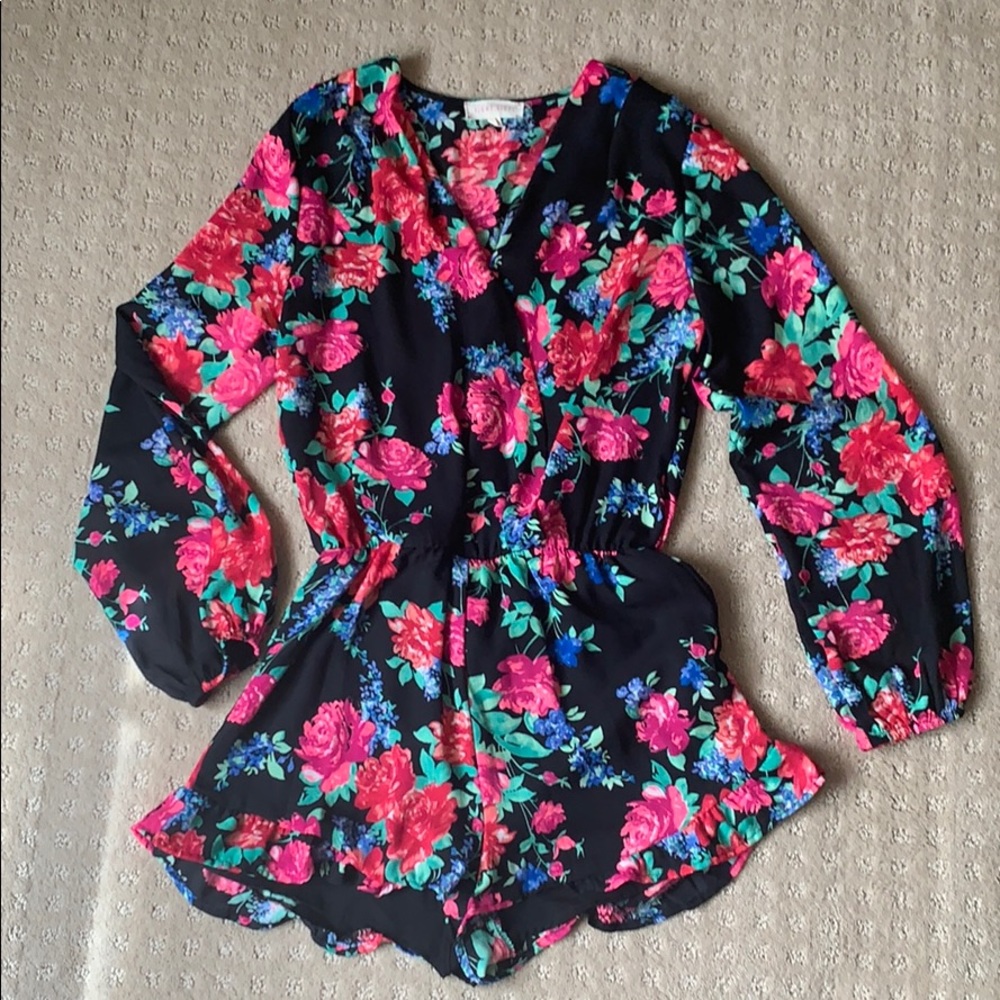 Cute floral romper, sz M